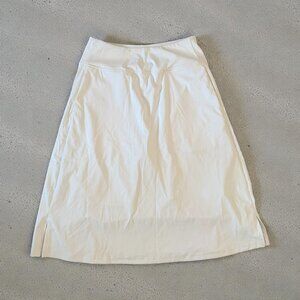 VIDDIA White Modest Below the Knee Active Skort Size Small
